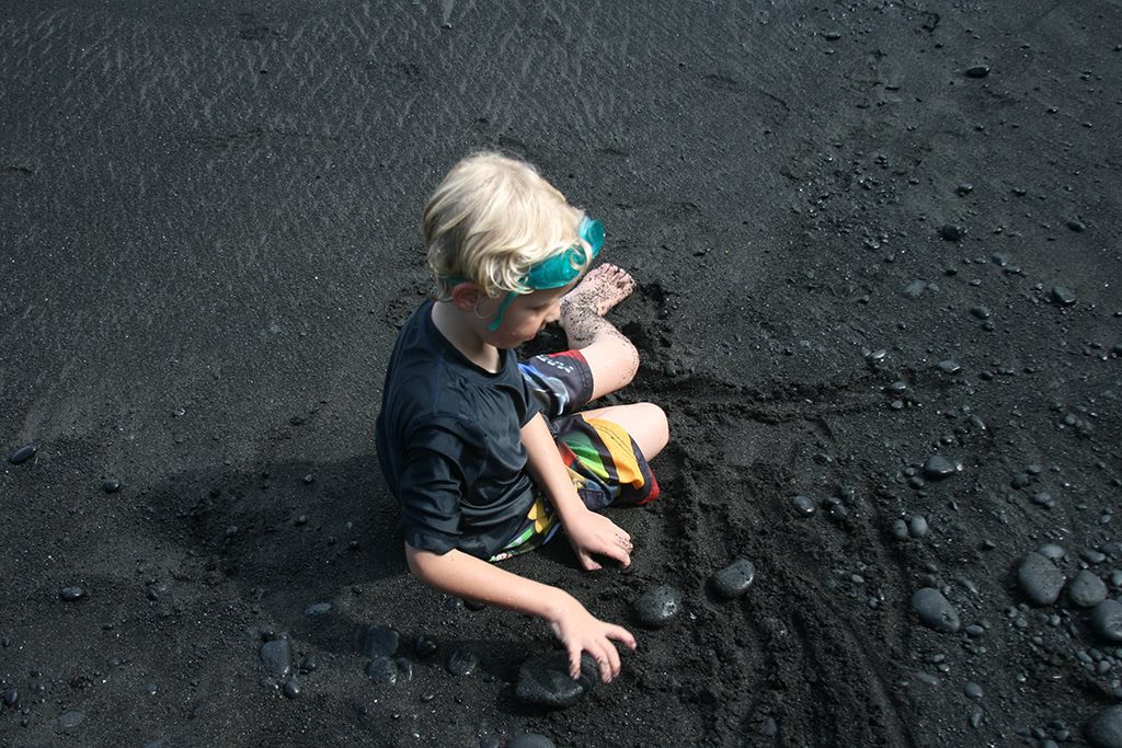 so much fun to play at a black sand beach things to do in maui hawaii