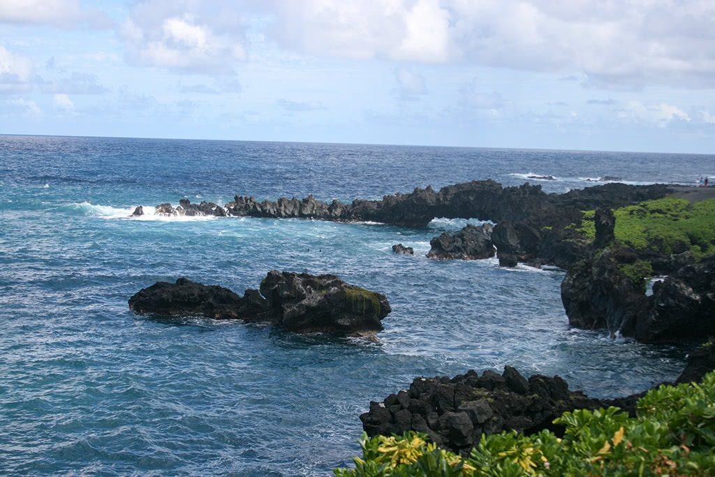 things to do in maui hawaii black lava rocks