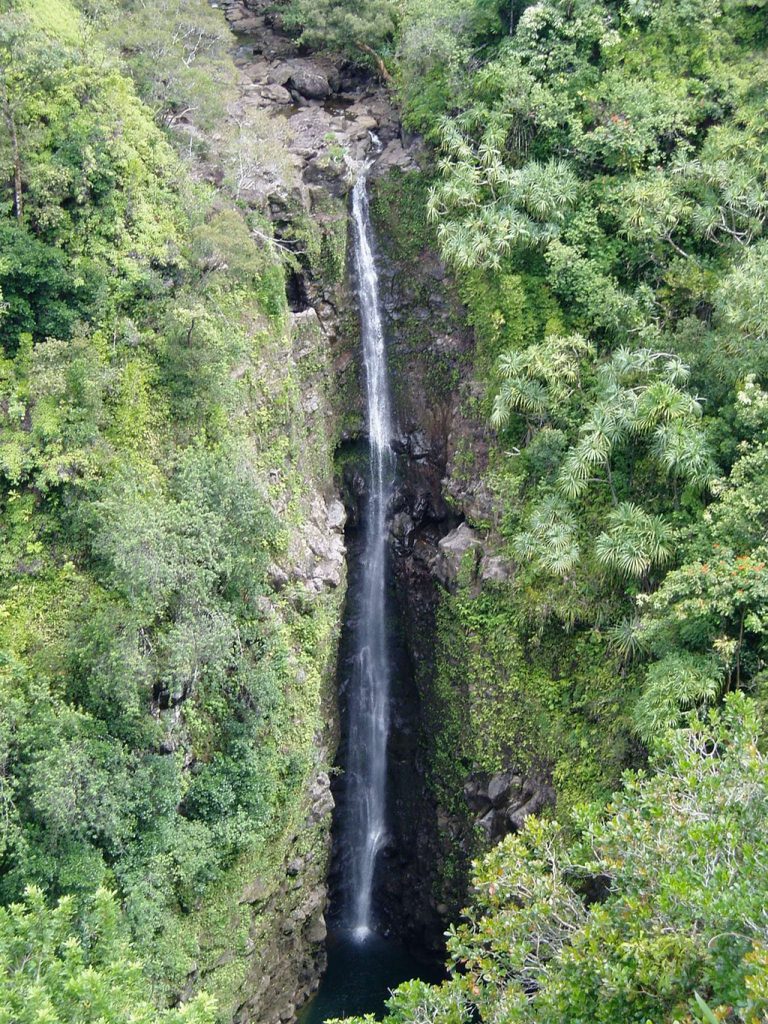 looking for waterfalls things to do in maui hawaii