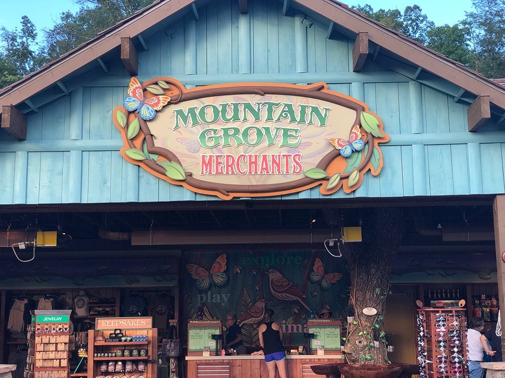 Mountain Grove Merchants at Dollywood Wildwood Grove