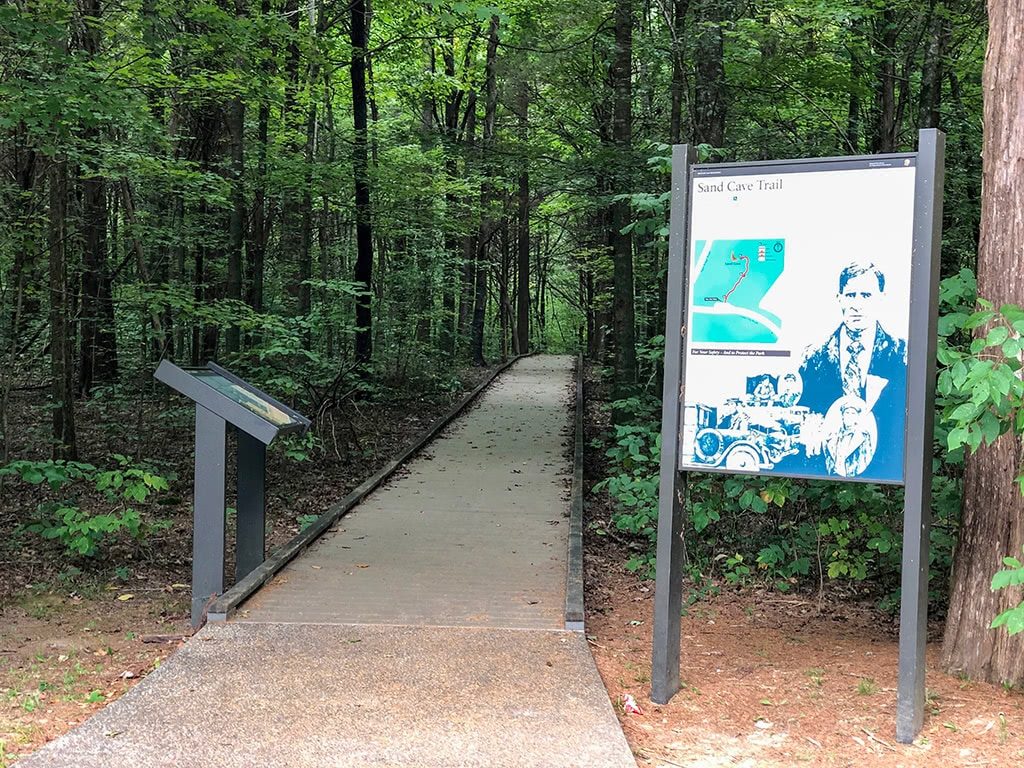 Mammoth Cave National Park Sand-Cave-Trailhead