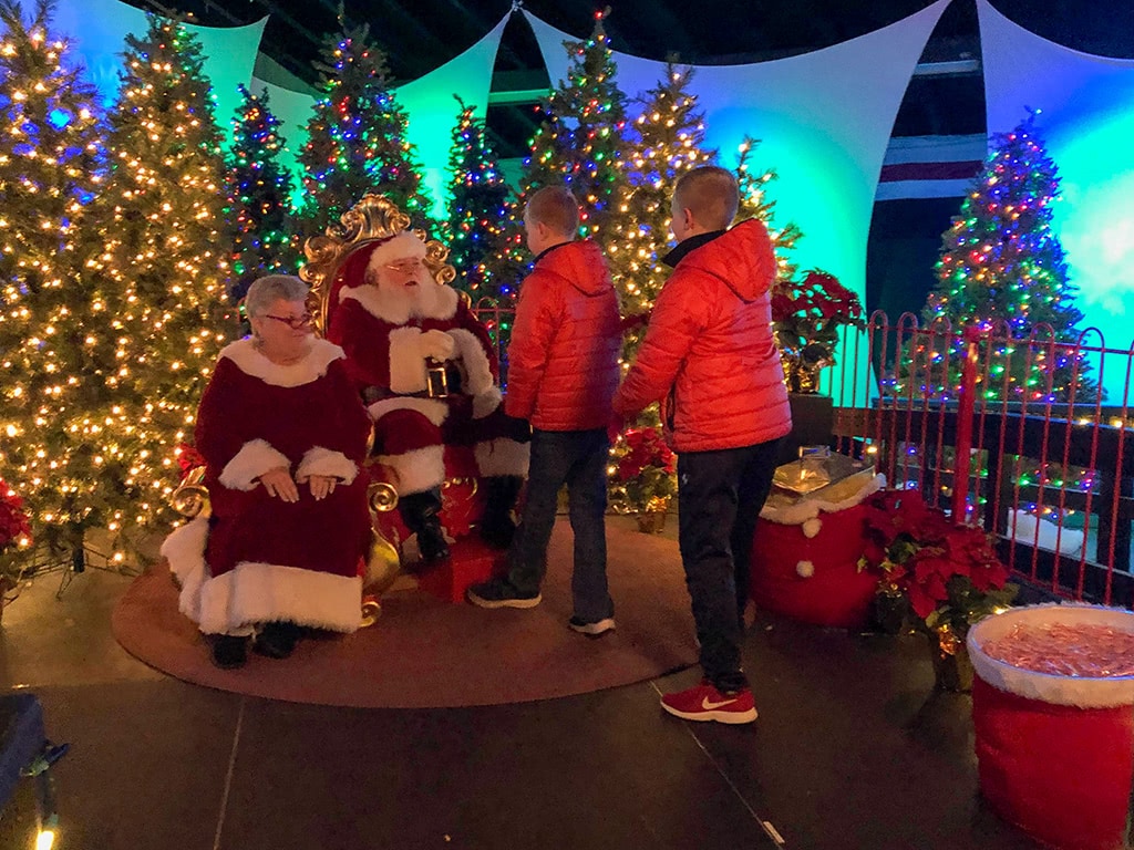 Dollywood Christmas Santa