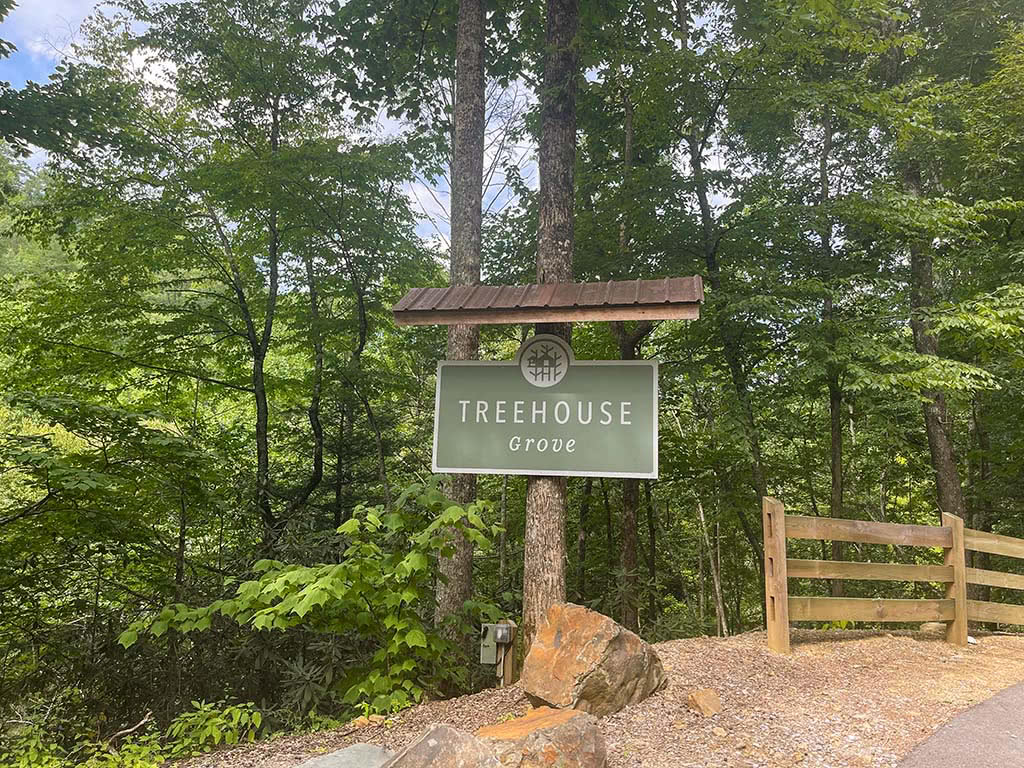 Treehouse Grove Sign